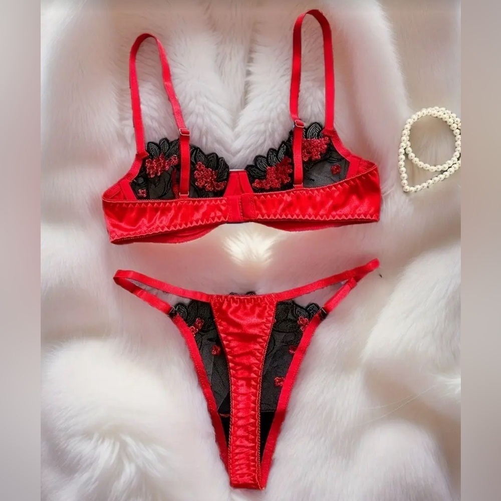 Brand new sexy women’s lingerie set underwire bra and thong, red and black - Picture 2 of 7